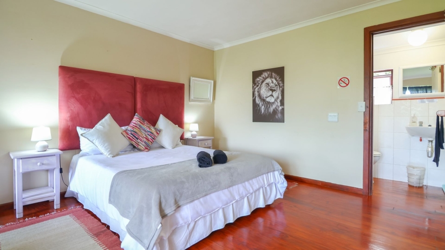 7 Bedroom Property for Sale in Paradise Western Cape